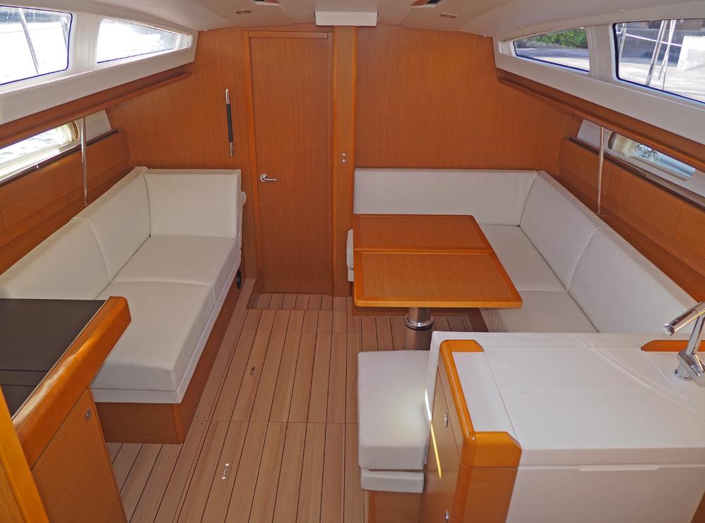 Saloon, Accommodation
